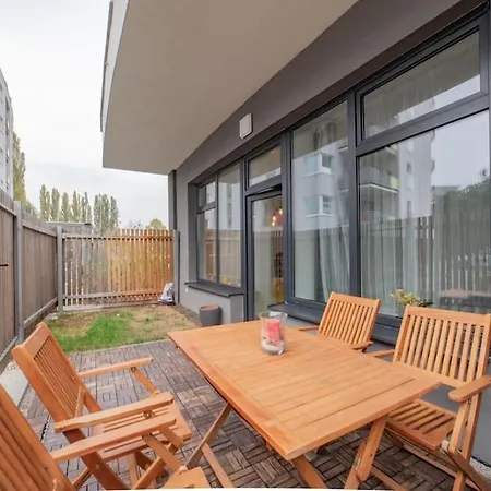 New, Sunny, Terrace, Grill, Parking! 아파트 *
