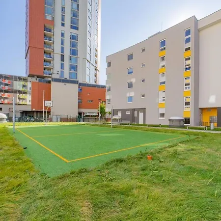New, Sunny, Terrace, Grill, Parking! 아파트 *