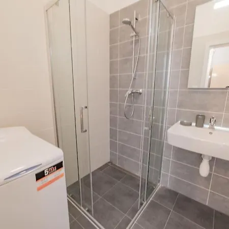 New, Sunny, Terrace, Grill, Parking! Apartamento